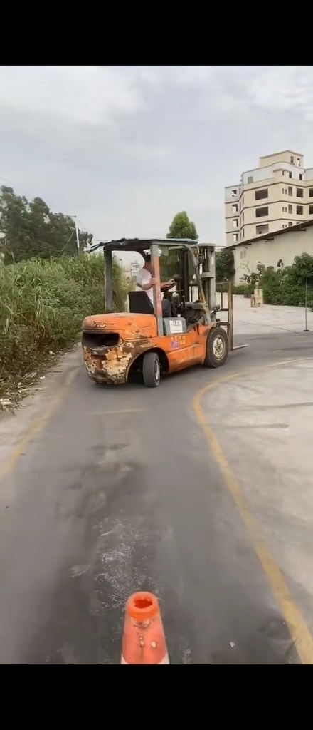 叉車司機(jī) 叉車培訓(xùn) 學(xué)叉車 叉車 叉車練習(xí) 練車 叉車教學(xué) 叉車考試 多媒體 實(shí)拍視頻 生活行為 mp4