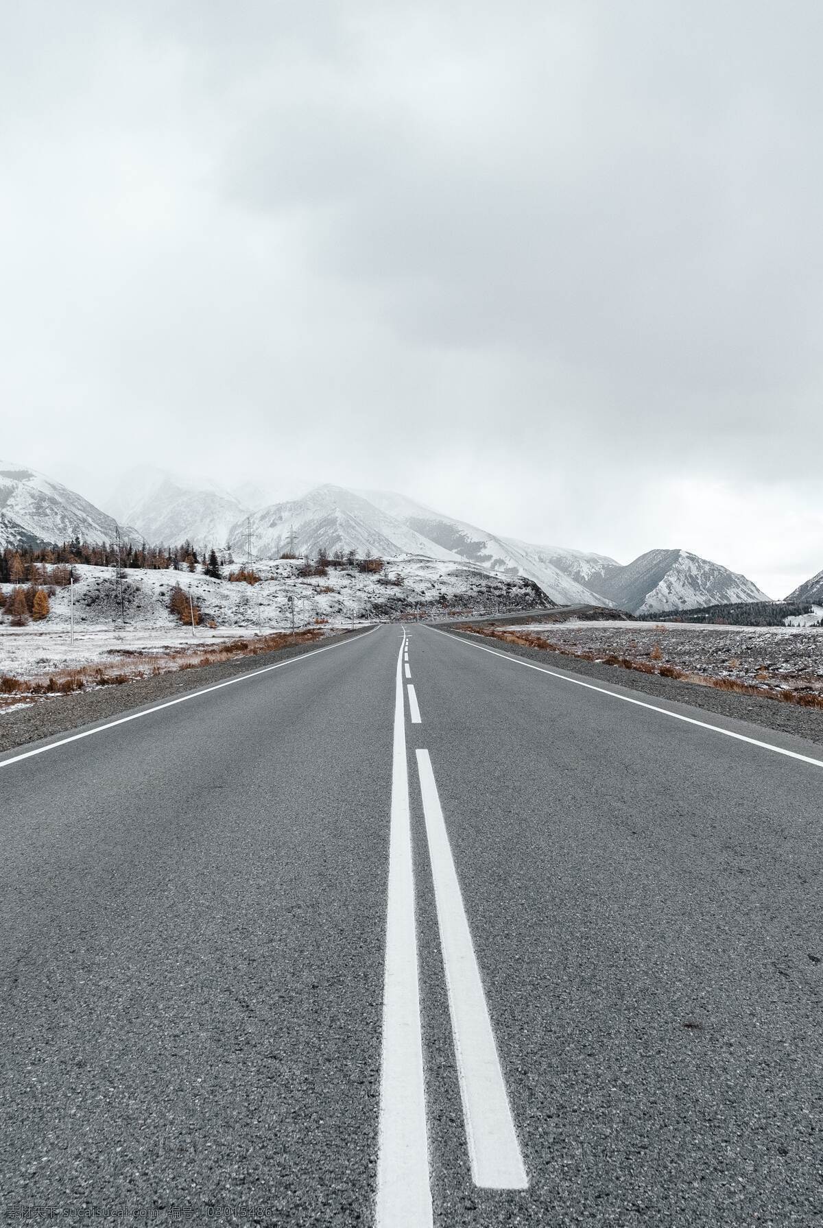 高原 雪山 上 高速路 透视 旅游 旅行 自驾游 高速公路 国道 下雪 雪 阴天 自然景观 自然风景