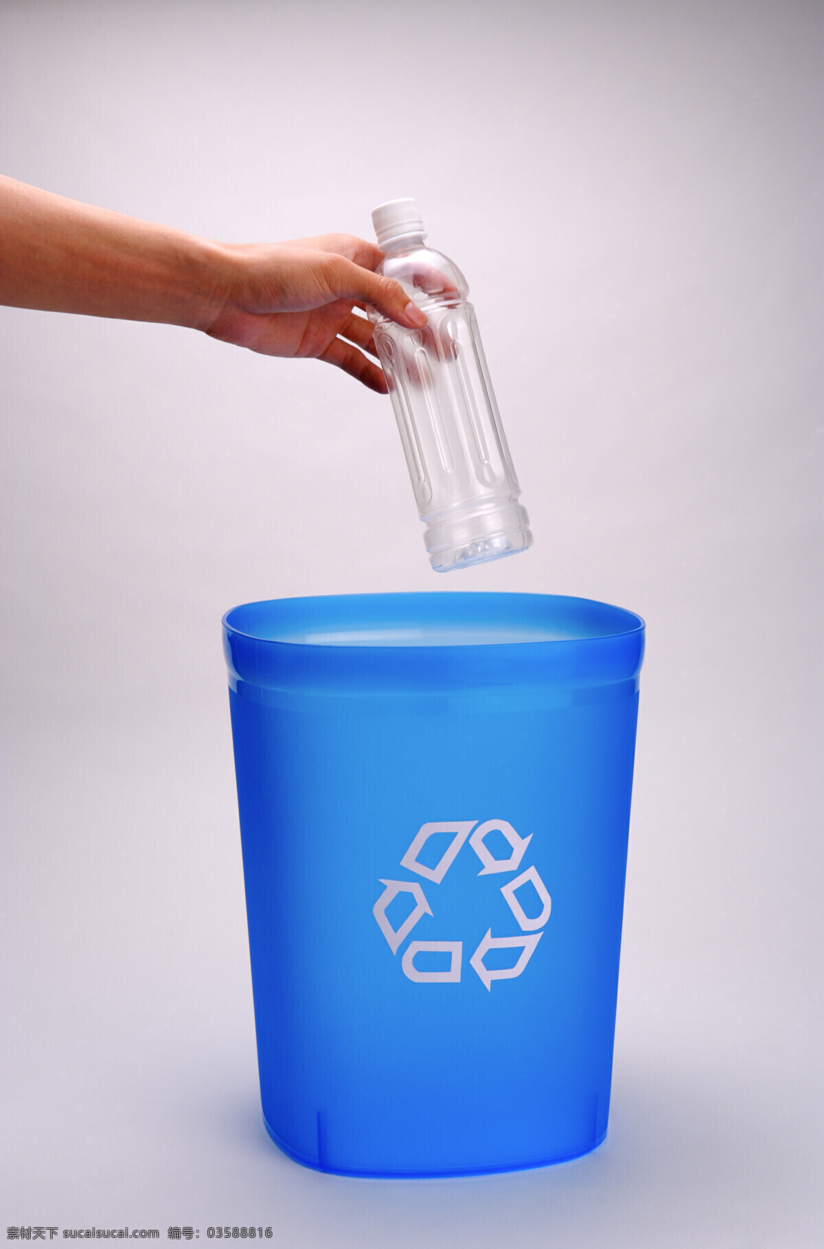 瓶子 回收 利用 垃圾桶 塑料瓶 垃圾 环保 公益广告 回收利用 可利用资源 高清图片 其他类别 生活百科