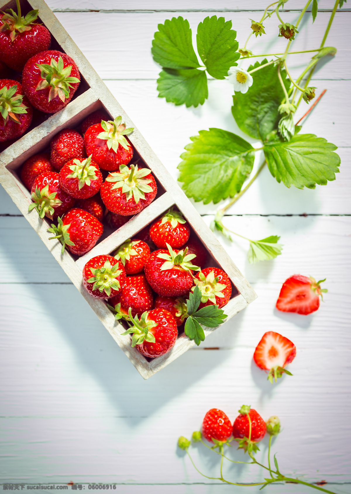 新鲜草莓摄影 草莓 新鲜水果 美味水果 果实 水果摄影 水果蔬菜 餐饮美食 白色