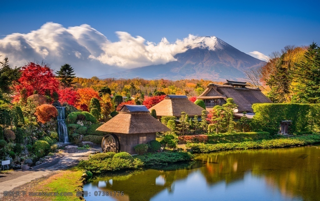 富士山 前 度假村 日本 村庄 房屋 建筑 树林 建筑园林 自然景观 风景名胜