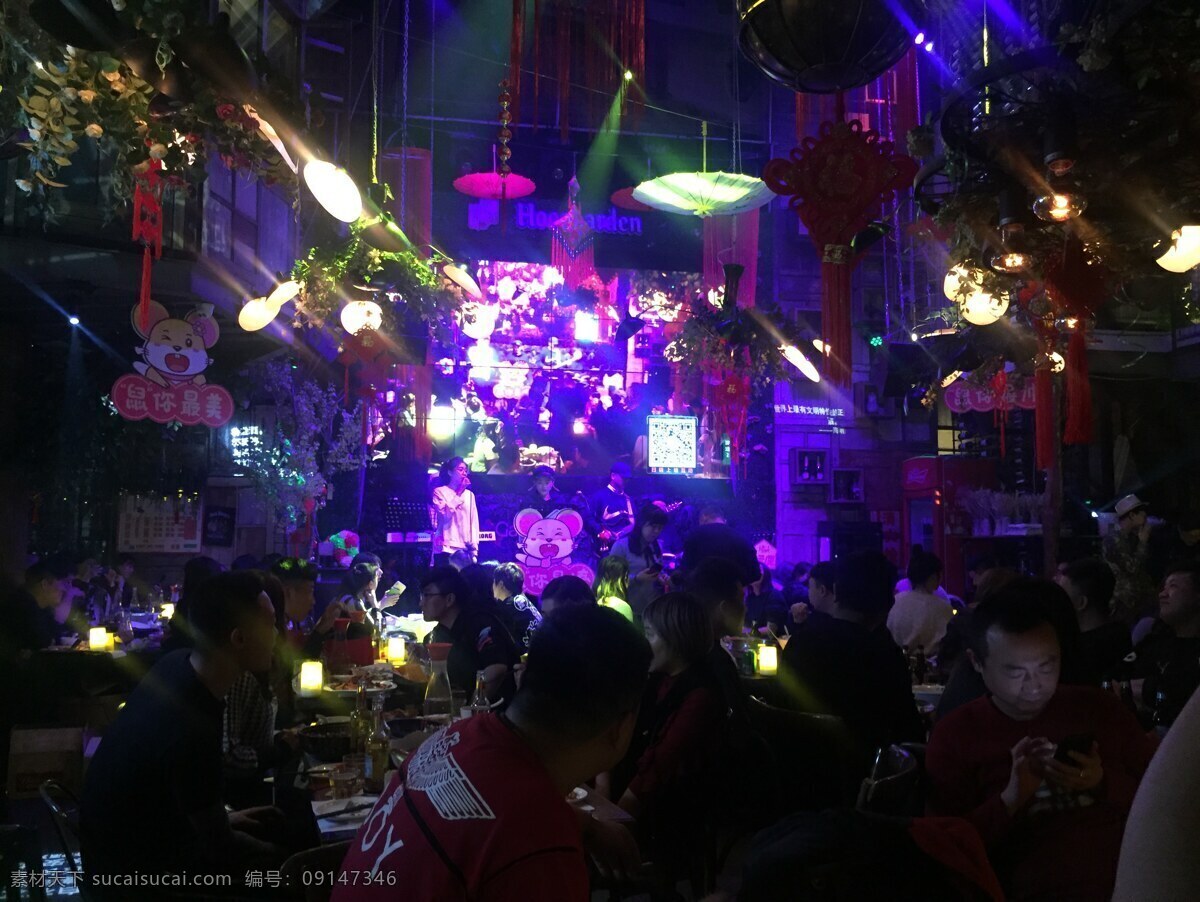 酒吧 夜場 舞臺 唱歌 吃飯圖片 吃飯 生活百科 生活素材