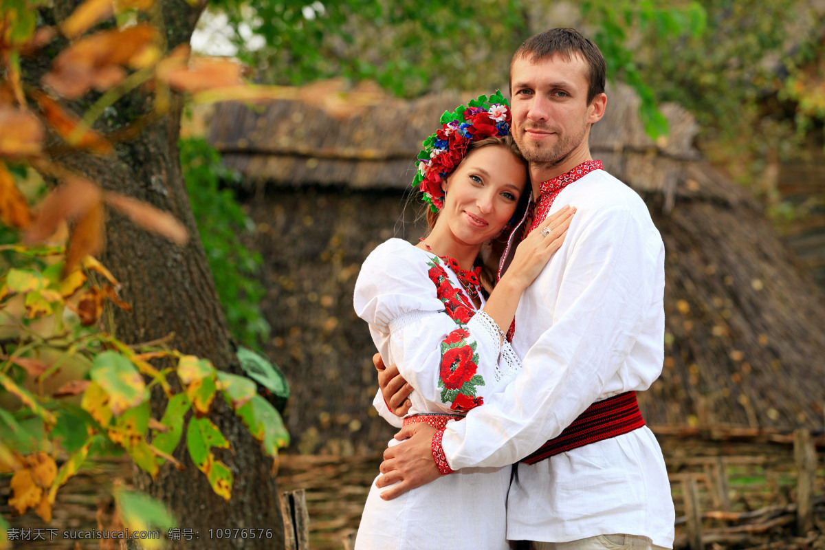 外国 情侣 外国情侣 乌克兰情侣 亲密爱人 树 树叶 自然美景 人物摄影 生活人物 人物图片