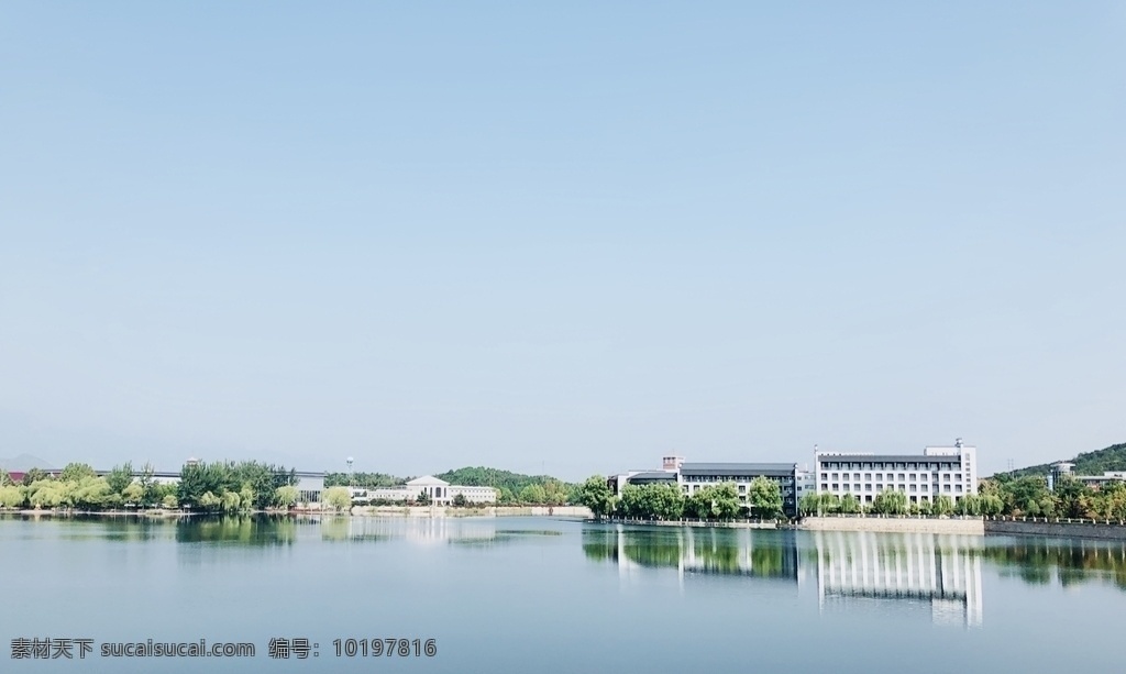 干凈湖水倒影 干凈 湖水 建筑倒影 天空 藍天 湖水遠景 旅游攝影 國內旅游