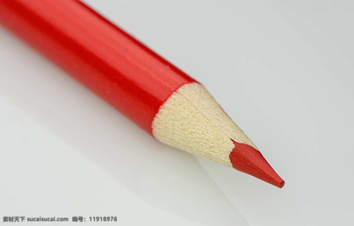 红色铅笔 红色 彩色铅笔 画画图片 画画 颜色 华美 宏观 木 铅笔 白色背景 单个对象 工作室拍摄 特写 室内 静物 没有人 木质材料 尖锐 书写工具 艺术与手工品 剪下 白色 简单