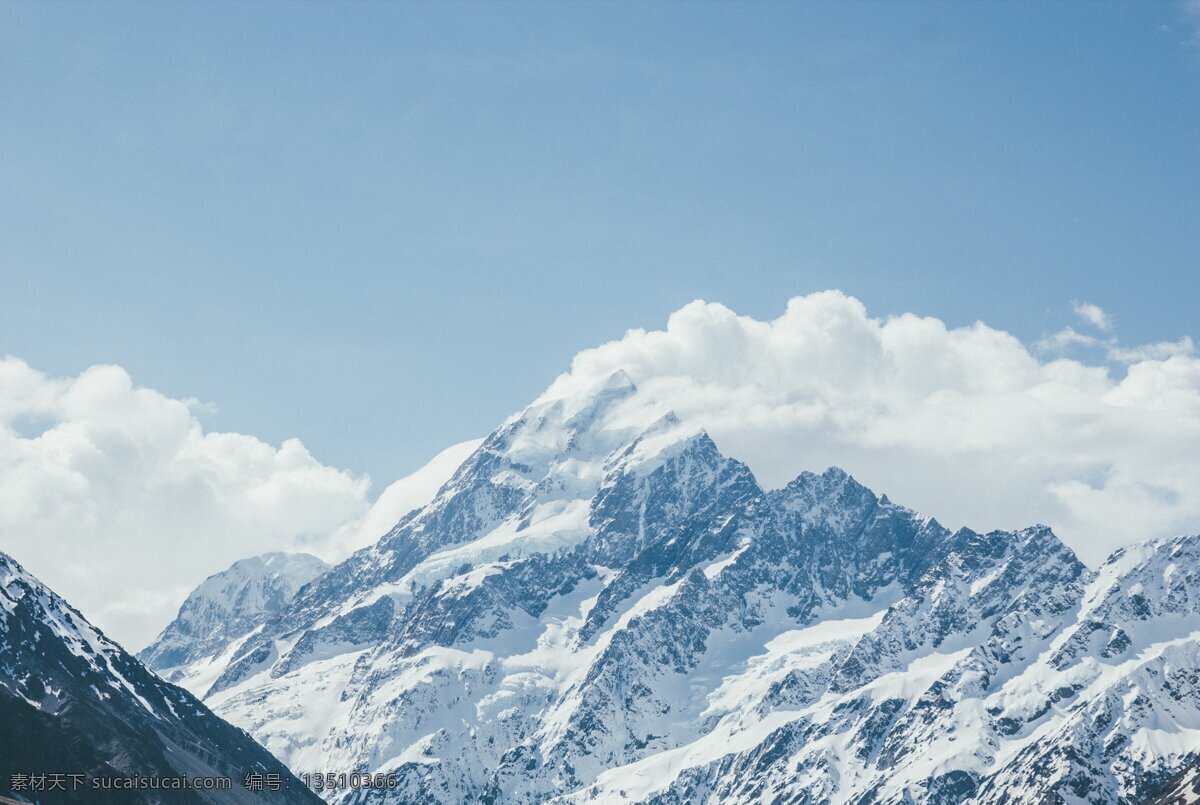 高山 山峰 雪山 森林 樹(shù)林 群山 山脈 登山 壁紙 桌面 電腦壁紙 風(fēng)景 風(fēng)景照 山水 山水照 自然風(fēng)景 自然風(fēng)光 自然景觀(guān) 山水風(fēng)景