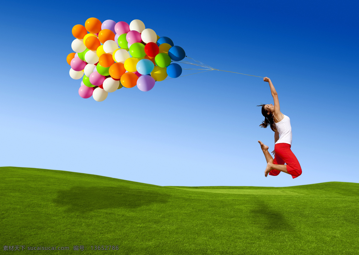 漂亮女人 大自然 绿色草地 色彩气球 创意广告 人物女性 手拿气球 漂亮的气球 绿色大自然 其他类别 生活百科 蓝色