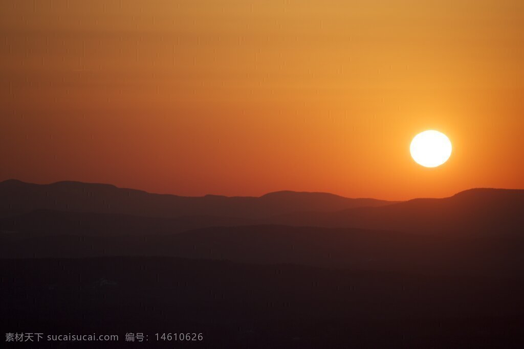 落日 夕陽 天際 自然風景 日落 黃昏 山巒 天空 紅霞 太陽 靜謐 余暉 暖色調(diào)