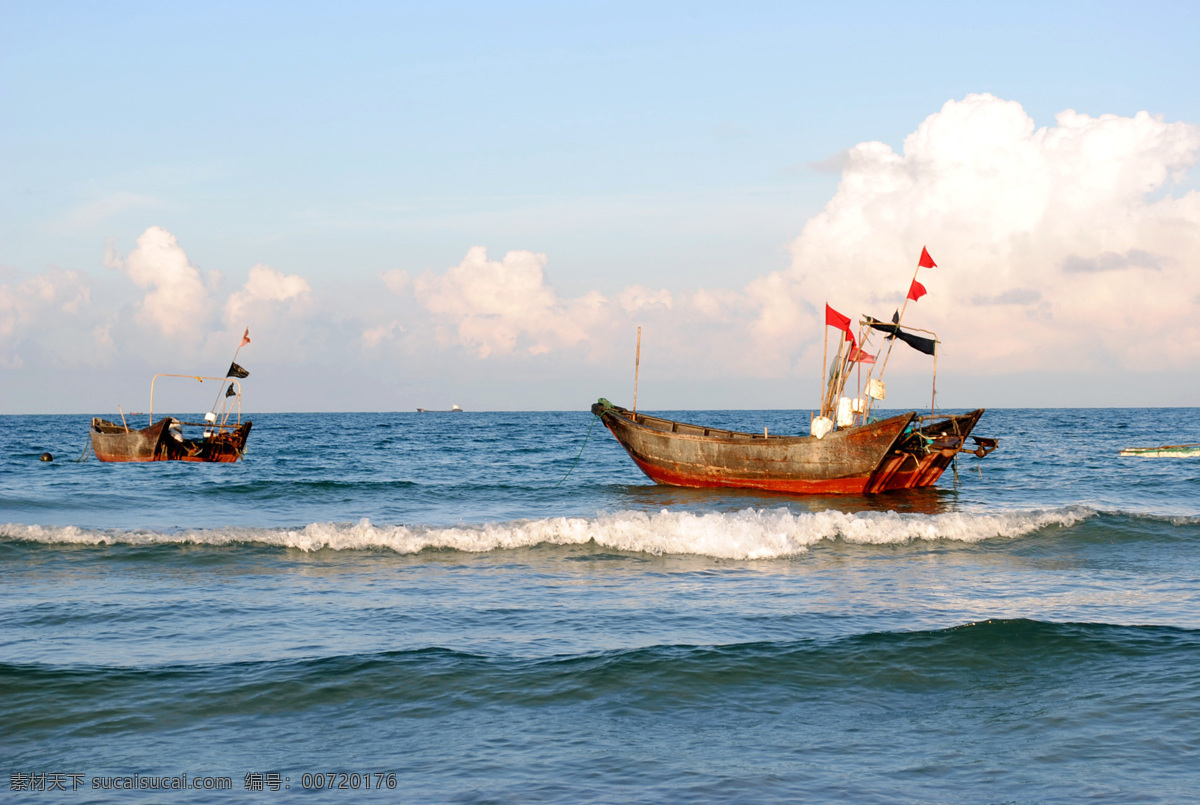 白云 船只 大海 海边 海边美景 海面 海水 海滩 小船 小船与大海 蓝天 浪花 云霞 蓝海水 自然景观 自然风景 旅游摄影 psd源文件