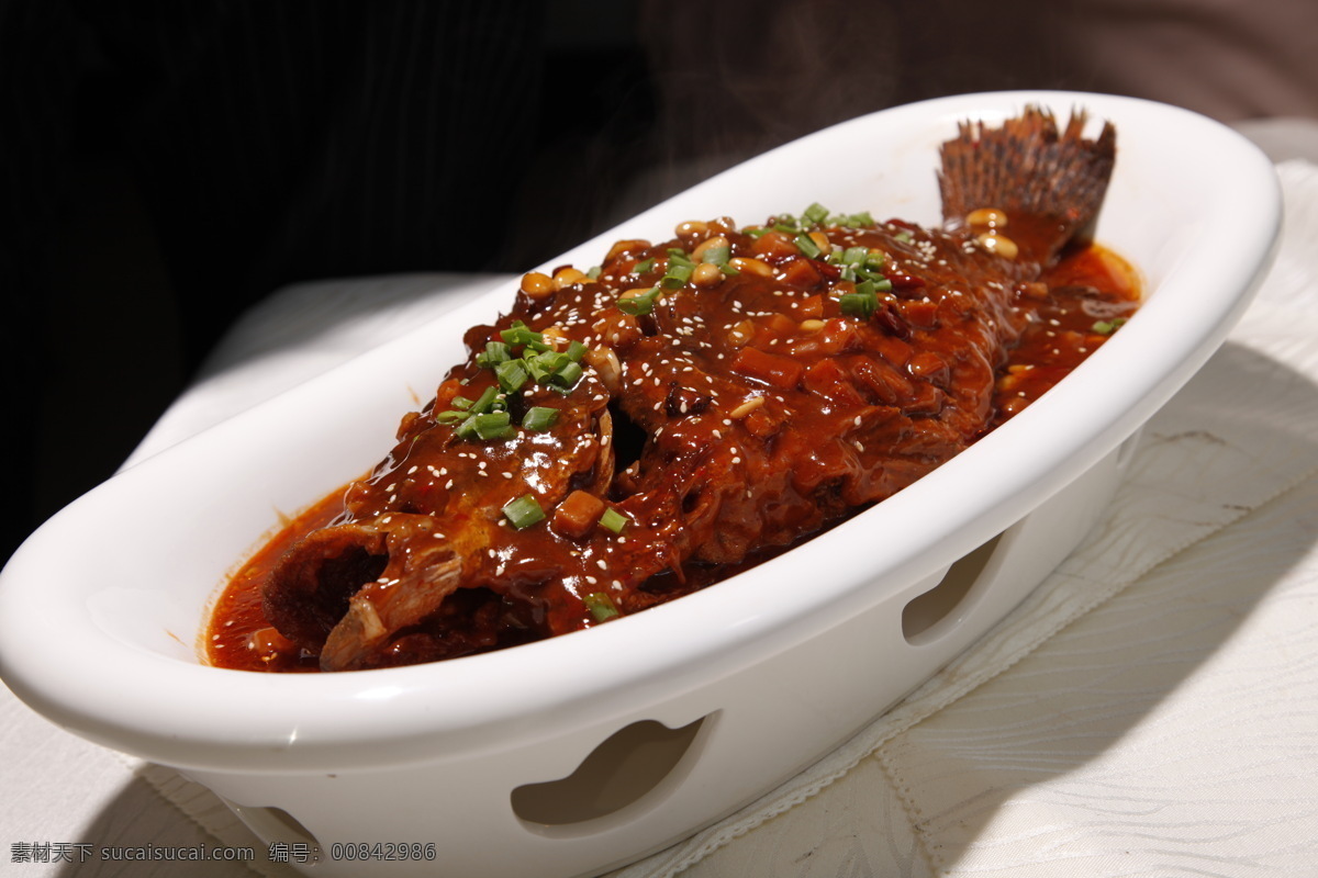 黄豆干烧鲈鱼 鱼 美食 传统美食 餐饮美食