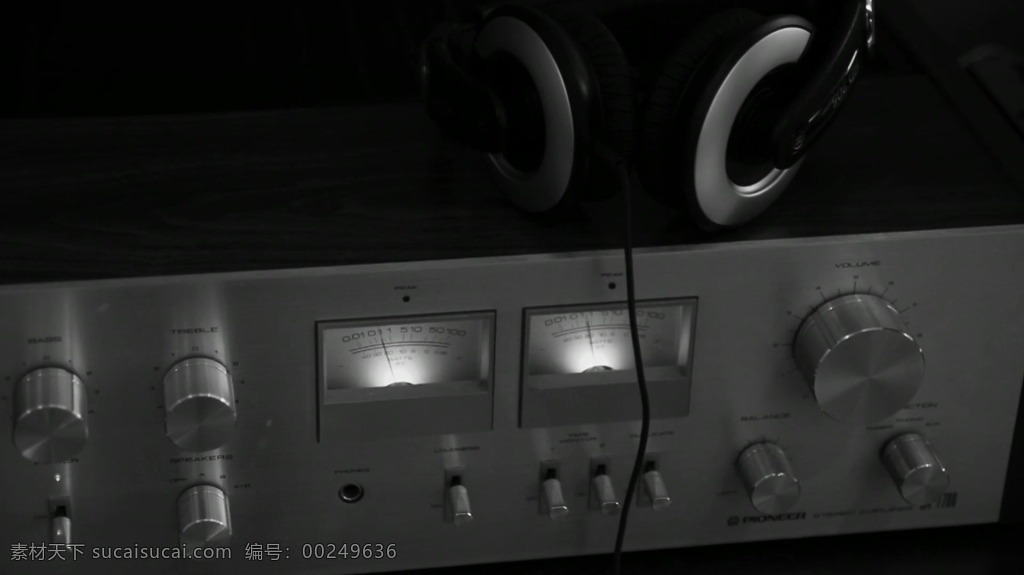 视频背景 实拍视频 视频 视频素材 视频模版 调音师 耳机 元素 调音师视频 耳机元素