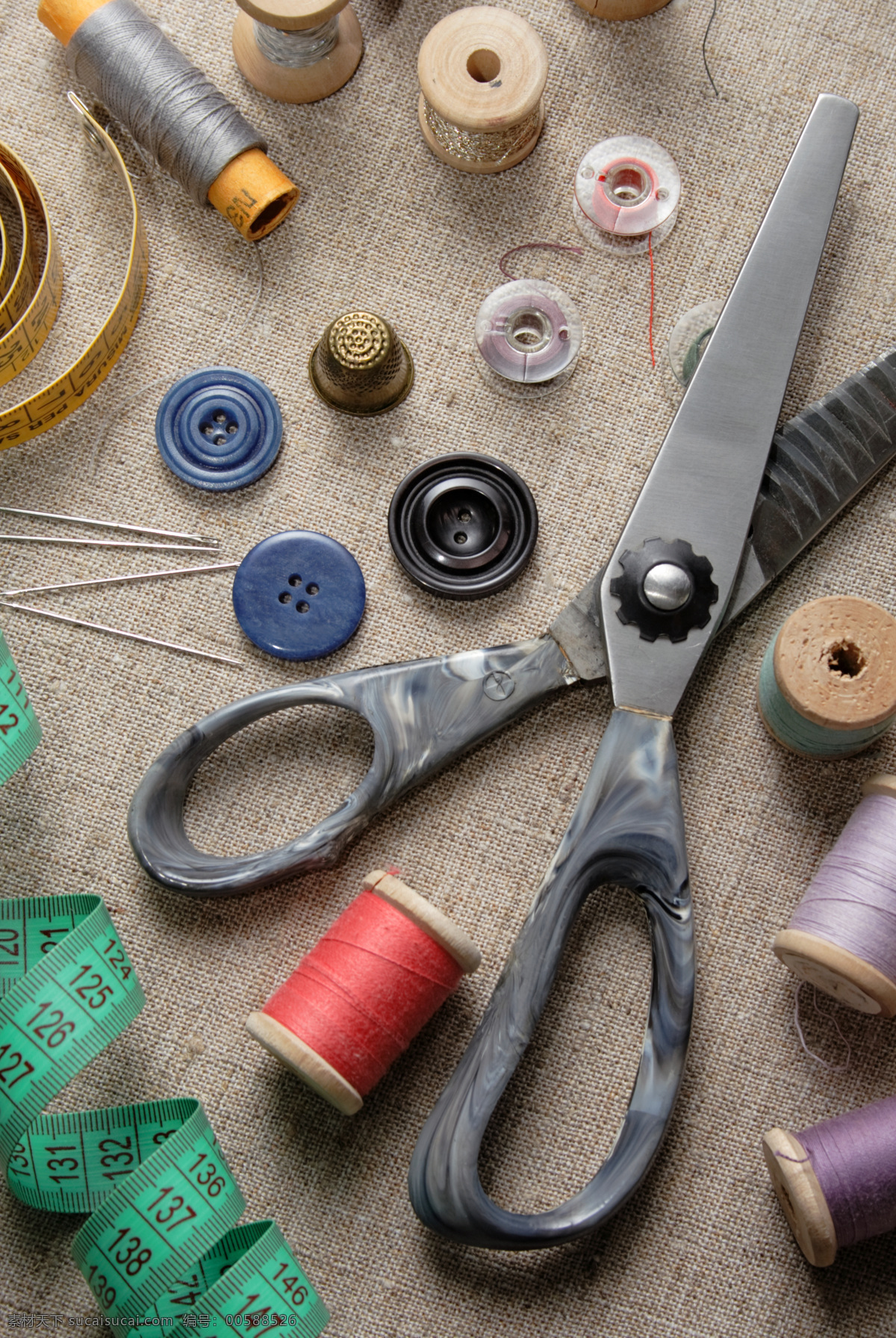 剪刀 软尺 钮扣 针 线 针线 裁缝工具 扣子 生活用品 生活百科