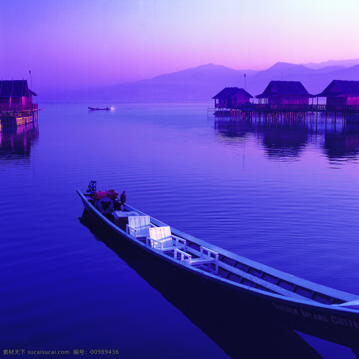 马尔代夫 旅游 船 海上 傍晚 水上的房子 远山 宁静 安静 休闲 旅游摄影 国外旅游 摄影图库
