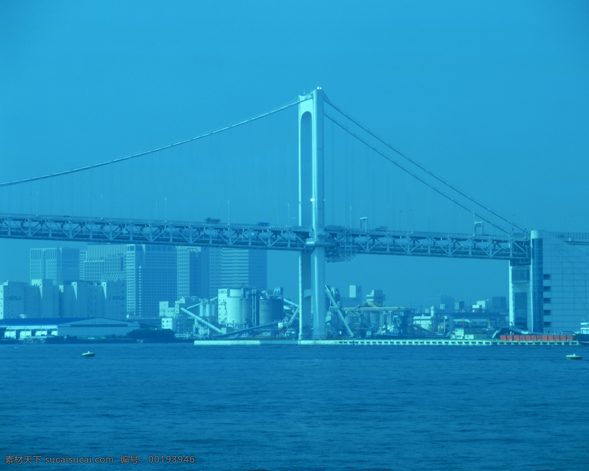 桥梁 蓝色调图片 轮船 水面 桥梁摄影 海面摄影 水面摄影 风景 生活 旅游餐饮