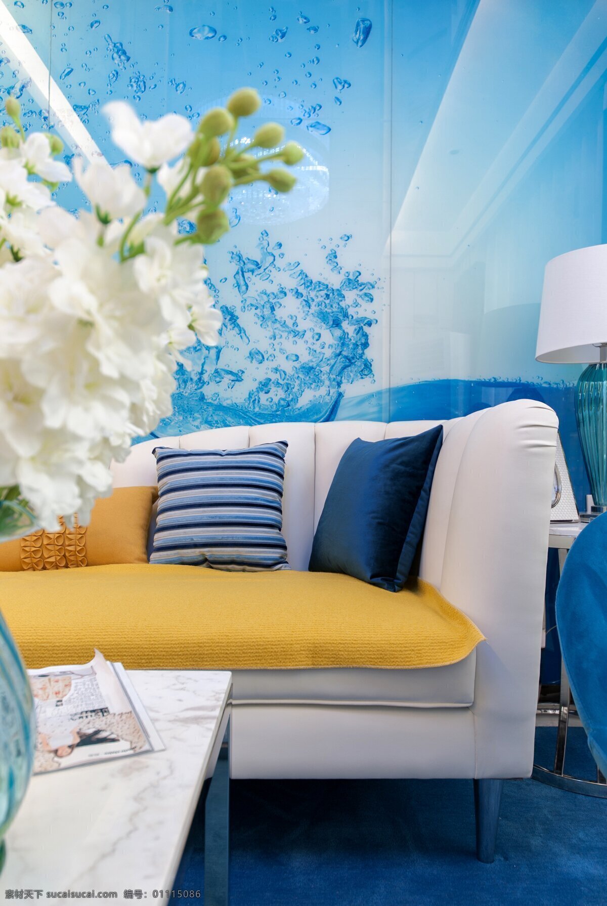 现代 简约 蓝色 客厅 沙发 抱枕 家装 效果图 室内设计 时尚 装修实景图 华丽 装修设计 家居 典雅 家居设计图