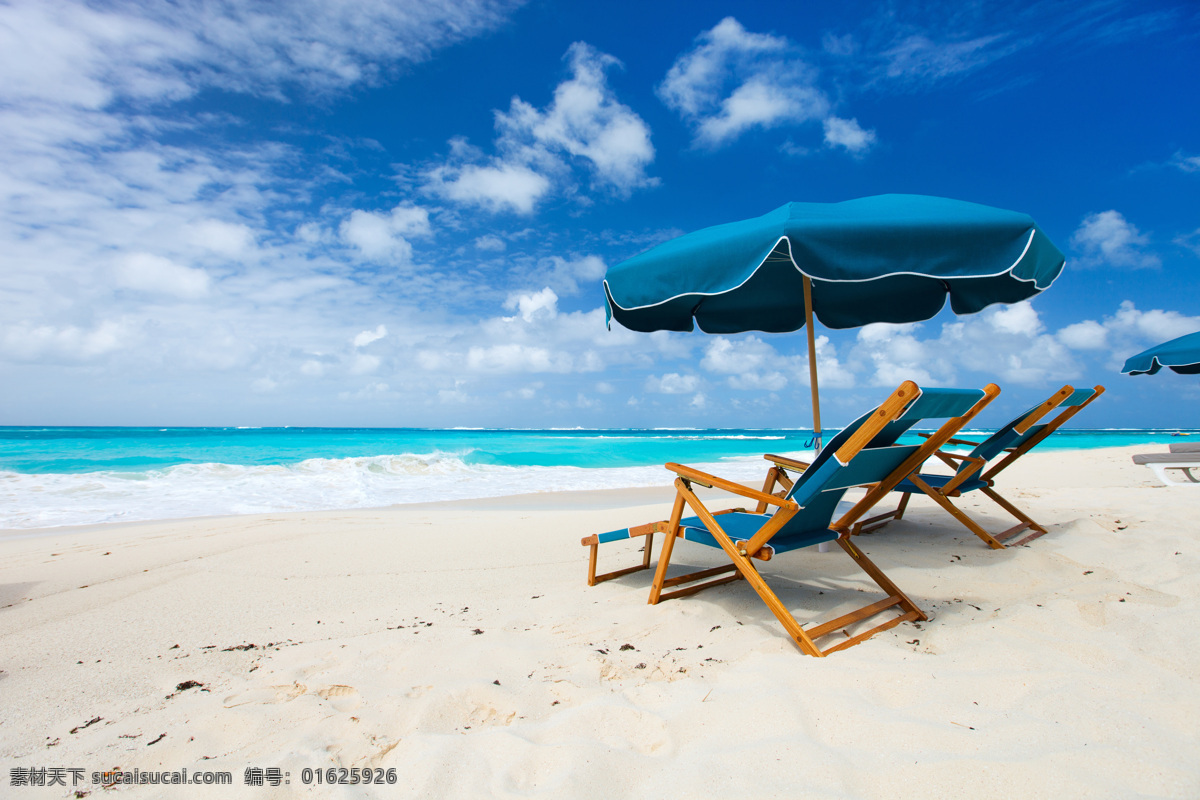 蓝色海边风景 蓝色海边 唯美海边 蓝天白云 天空 海边风景 沙滩 遮阳伞 靠椅 夏日风情 自然风景 自然景观
