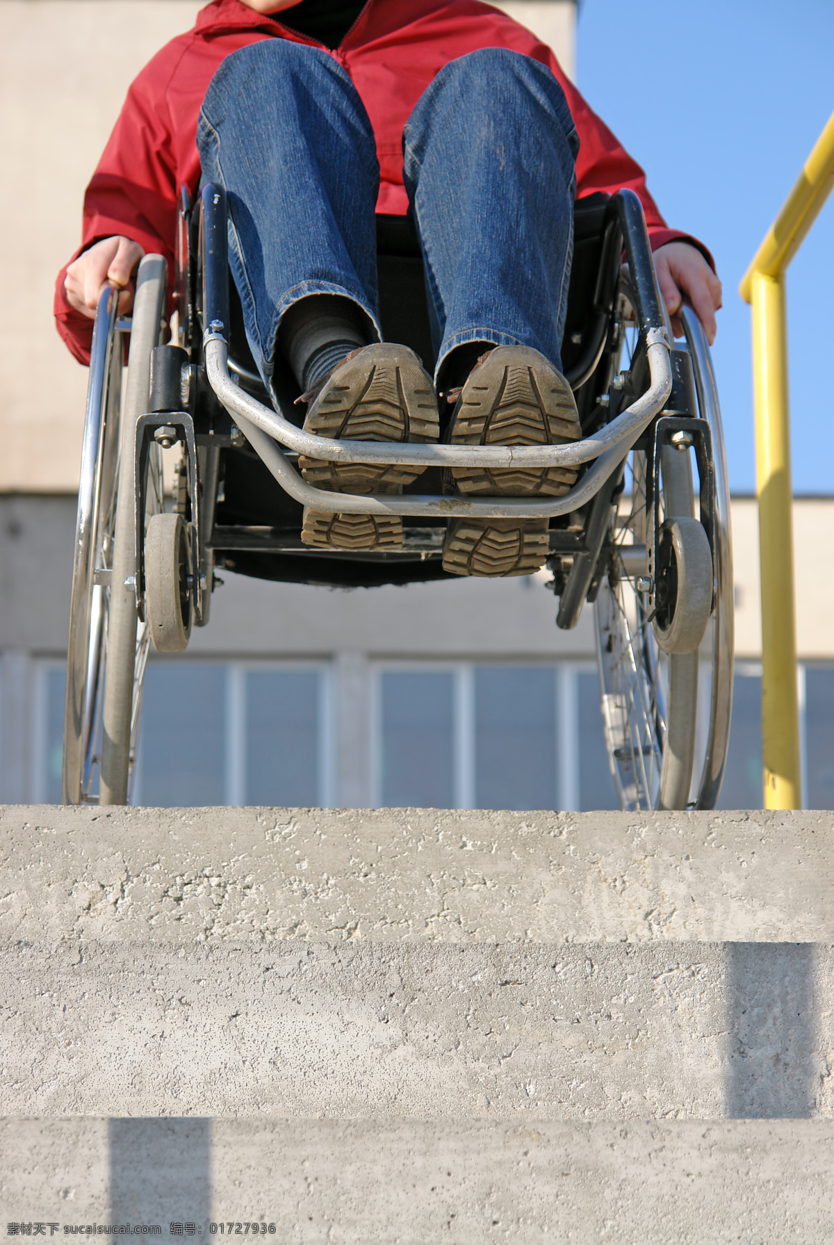 楼梯 上 残疾人 坐 轮椅 生活人物 人物图片