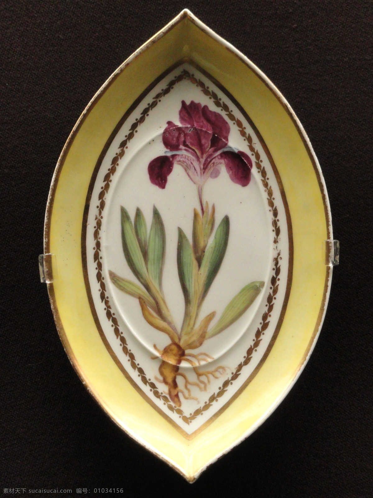 彩绘 餐具 传统文化 瓷器 工艺品 花草 绘画 欧式 瓷盘 欧式瓷盘 陶瓷 图案 欧洲 手绘 文化艺术 家居装饰素材