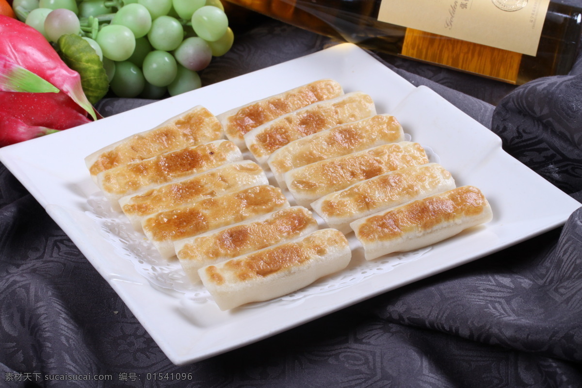 家常锅贴 锅贴 家常菜 煎饺 小吃 饺子 韭菜 菜品图 餐饮美食 传统美食