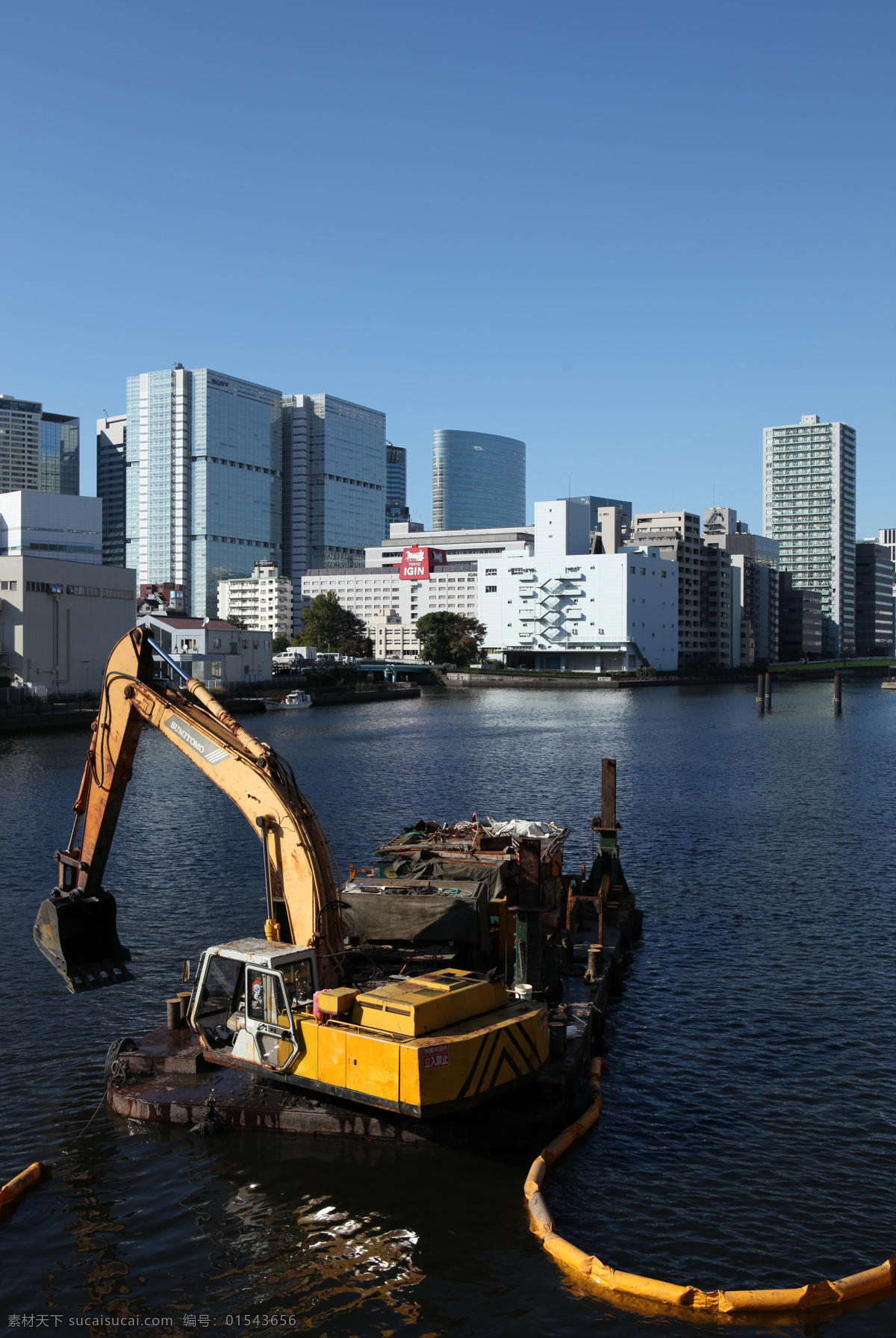 挖掘机 东京湾 海边 挖土机 船只 船上 海边建筑 高楼 楼房 岸边 工业生产 现代科技