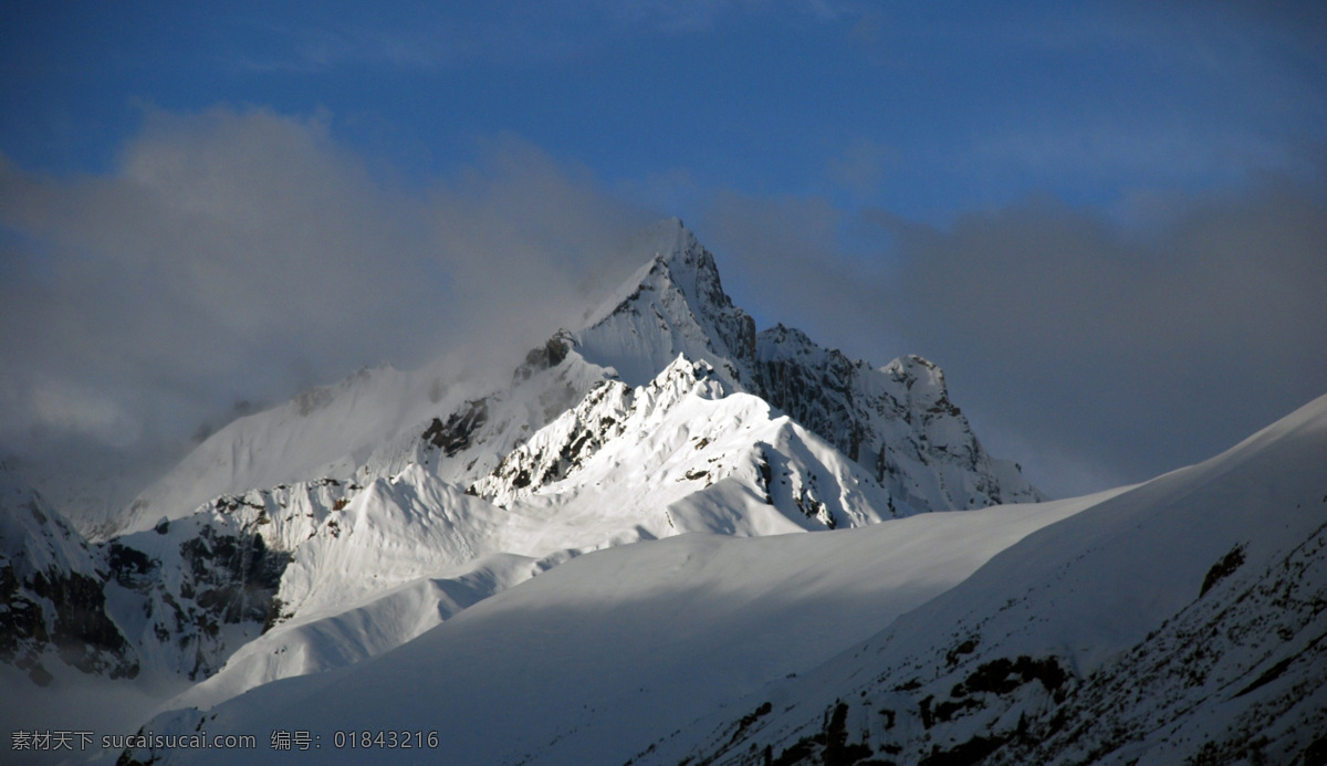 雪山 山峰 山峦 雪 积雪 蓝天 山顶 美景 自然景观 自然风景