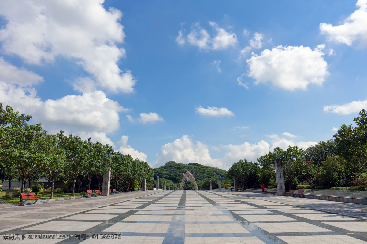 深圳 莲花山 公园 莲花山公园 广场 蓝天白云 纵深 纵向 绿化 旅游摄影 国内旅游