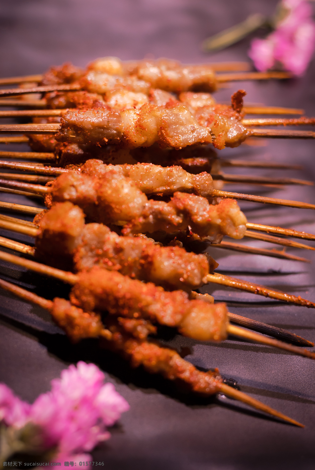 烧烤 烤串 烤肉 烧烤照片 烤肠 鸡脆骨 烧烤摄影 烤串摄影 烤串照片 竹签 盘子 餐饮美食 传统美食