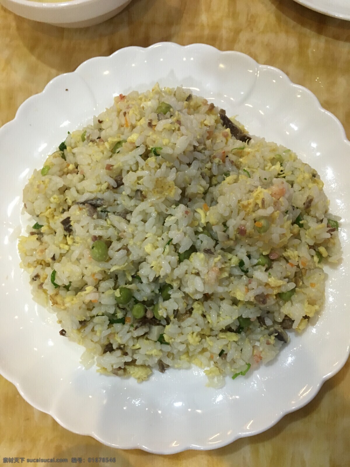 蛋炒饭 主食 中餐 中式 美食 白米饭 蛋 豆子 餐饮美食 传统美食