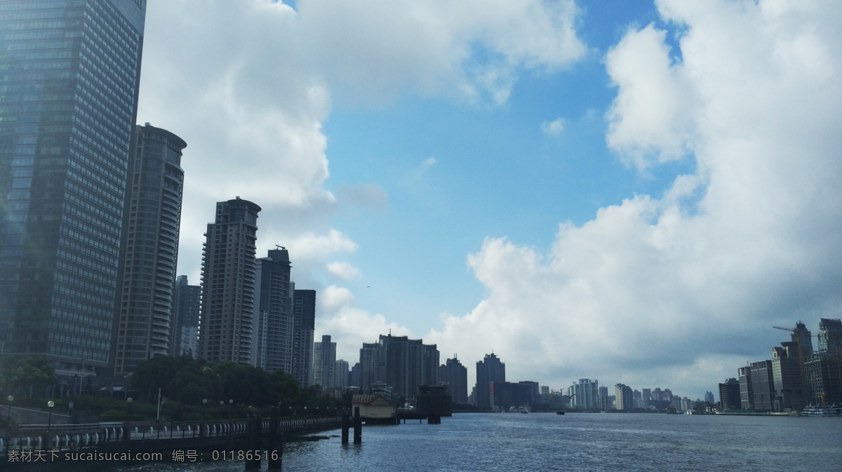 上海外滩 黄浦江 东方明珠 陆家嘴 蓝天白云 高楼大厦 旅游摄影 国内旅游