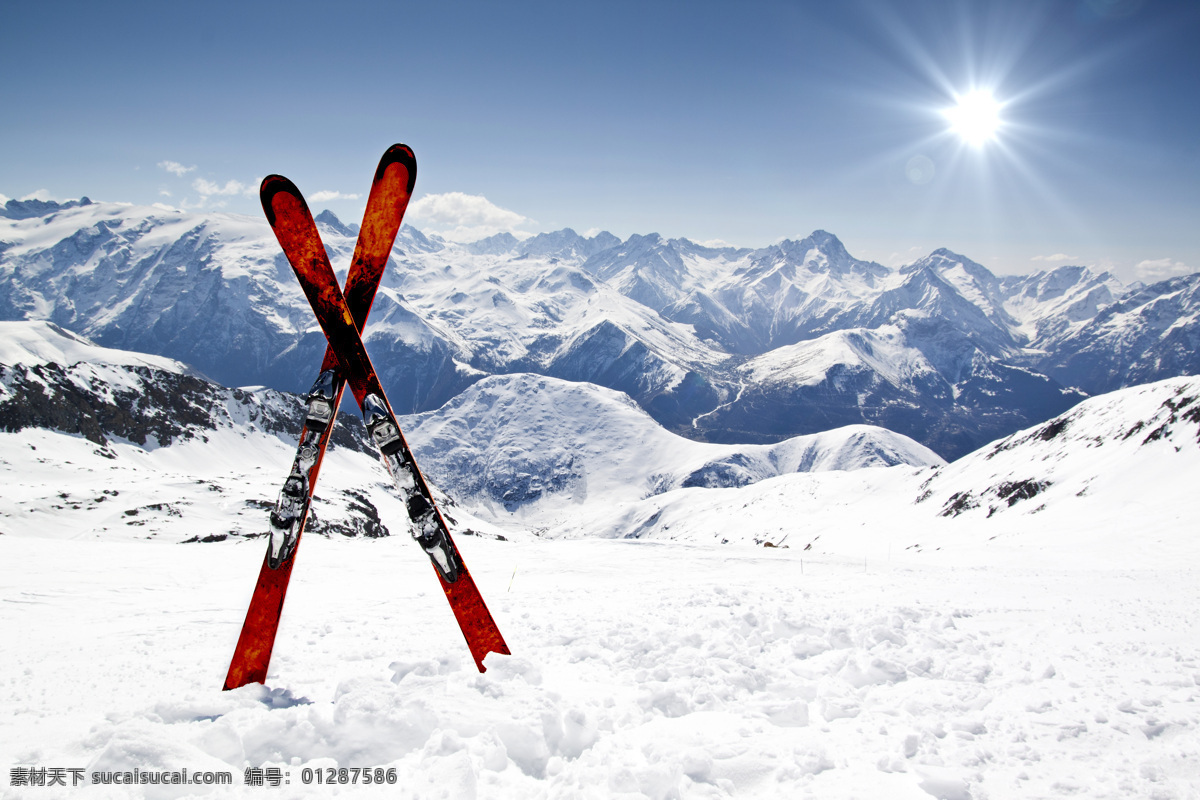 雪地 里 滑雪板 冬天 雪山 自然风光 滑雪 生活百科 滑雪图片