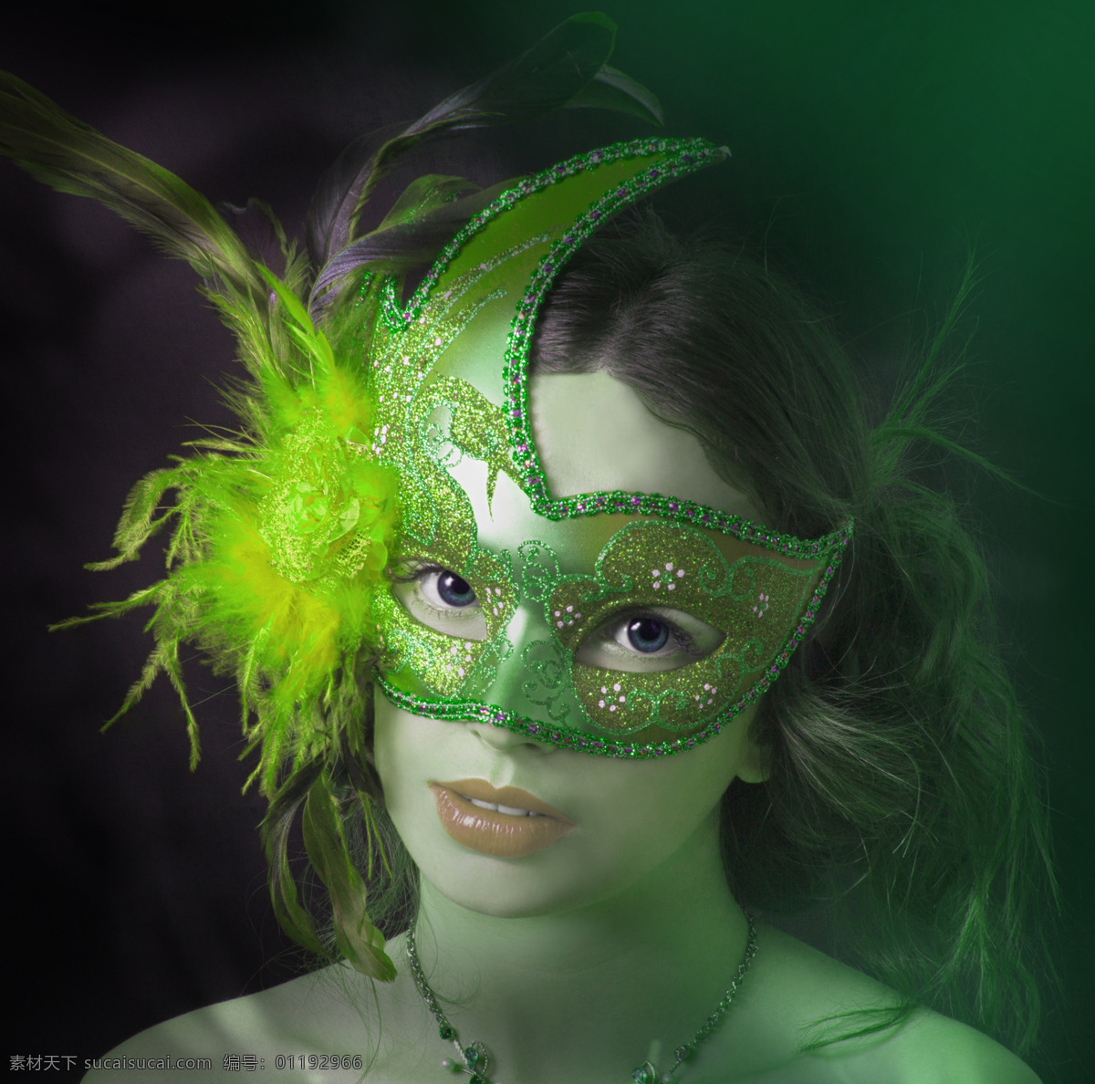 绿色 面具 美女图片 羽毛 美女 女人 外国女人 人物图片