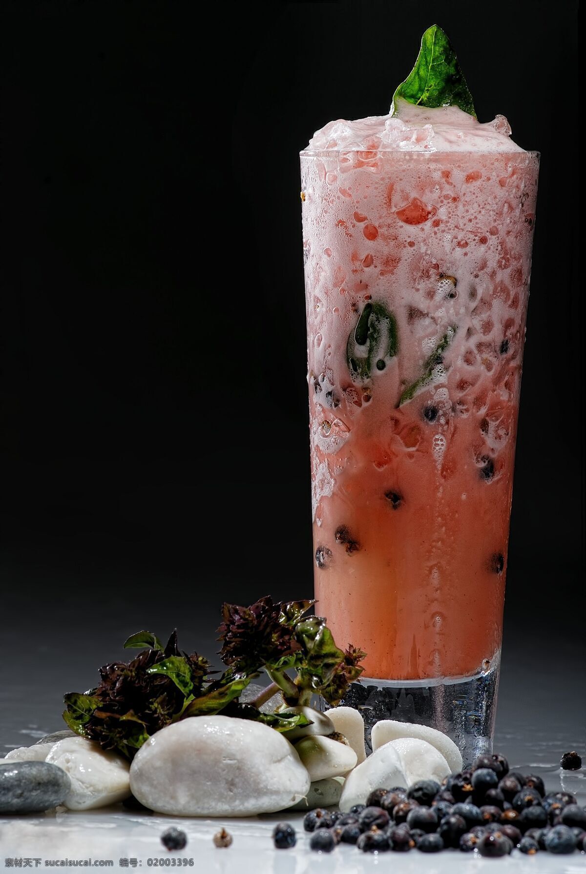 奶茶果汁 水果果汁 水果 杯子 玻璃杯子 果蔬 休闲饮品 健康食品 酒水饮料 餐饮美食 黑色