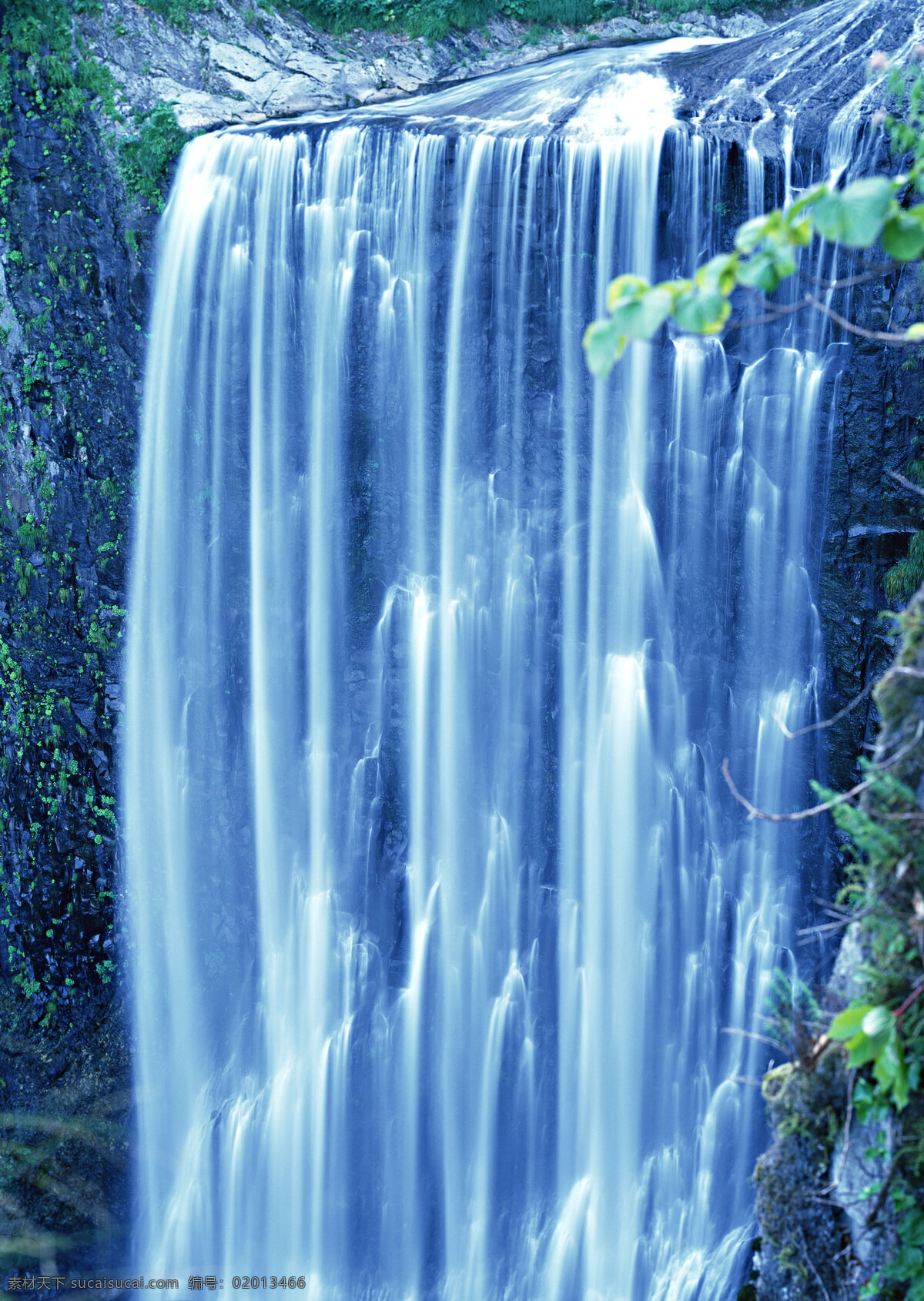 自然 风景 瀑布 水花 水雾 溅出 湍急 急流 岩石 水涧 自然风景 自然景观 蓝色