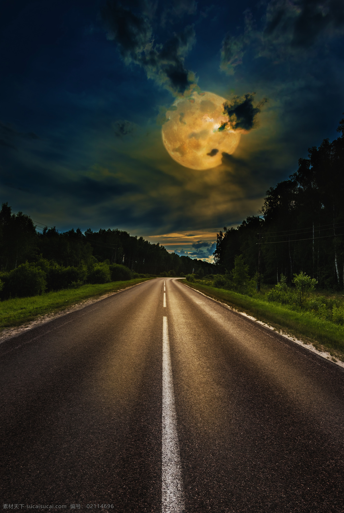 公路与月亮 月亮 月亮的夜晚 天空 气氛 大气 神秘 梦 自然 光 月光 黑暗 银河 高清桌面背景 自然景观 自然风景