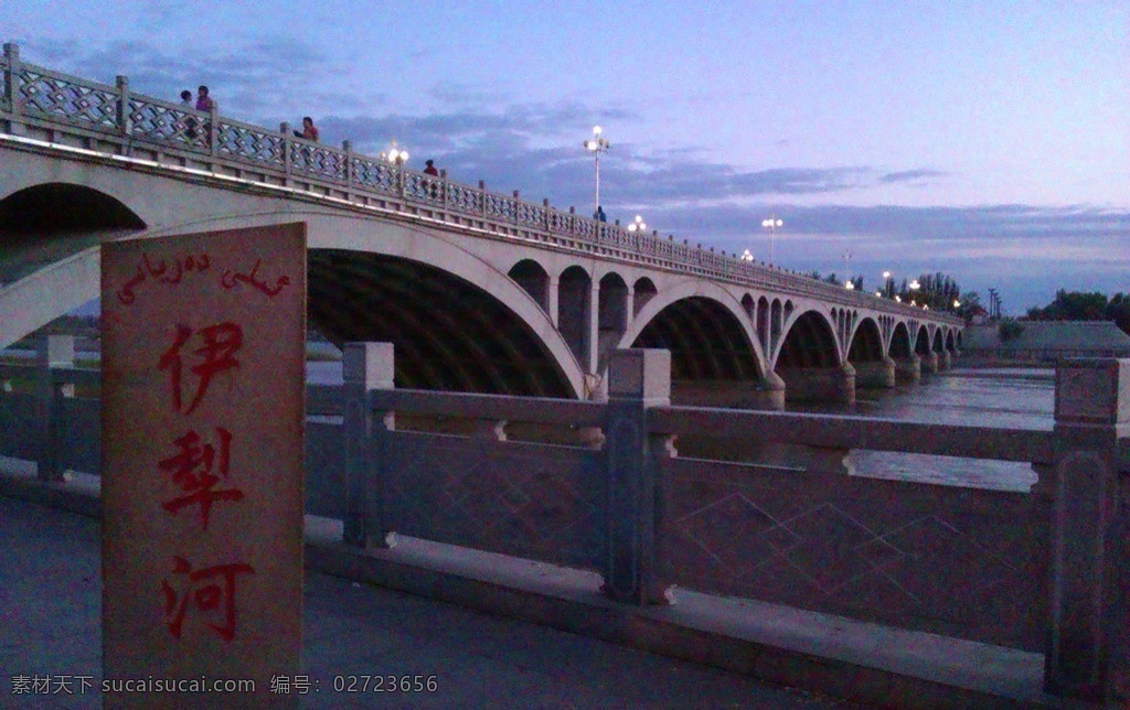 伊犁河 新疆 伊犁 伊犁大桥 大桥 傍晚 天空 路灯 霞云 蓝天 新疆旅游 国内旅游 旅游摄影