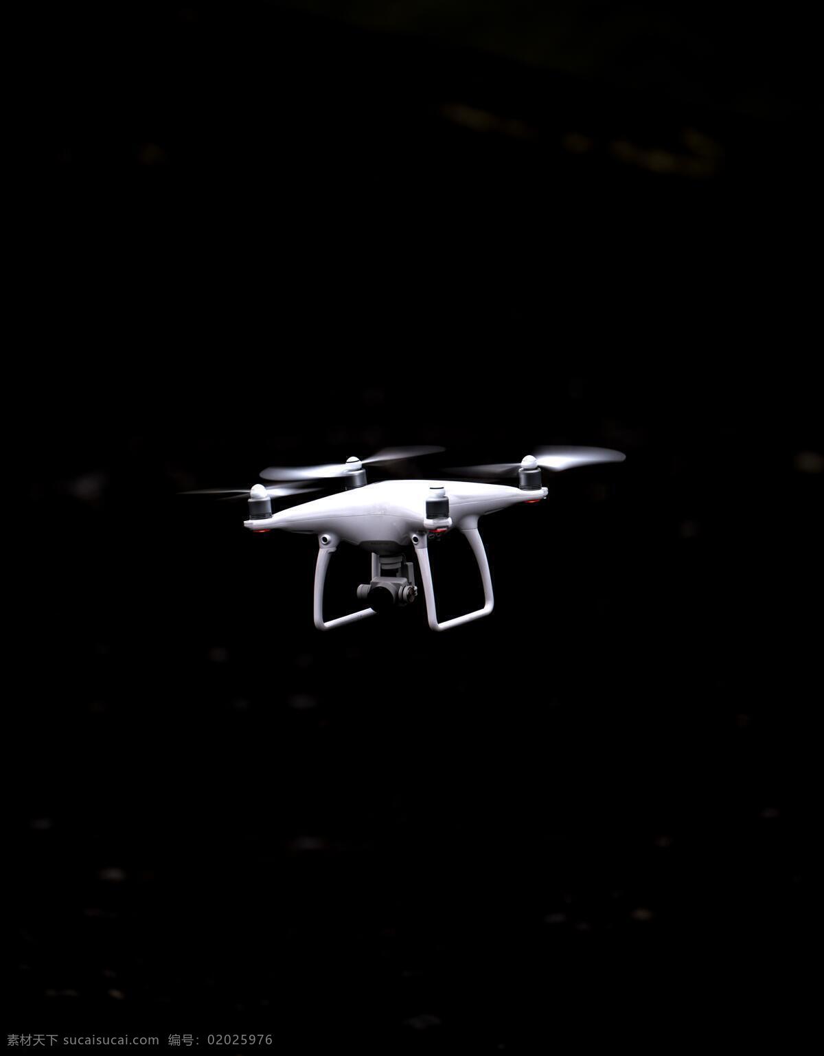 无人机 飞行 飞行器 飞机 悬停 飞行状态 黑色 背景 现代科技