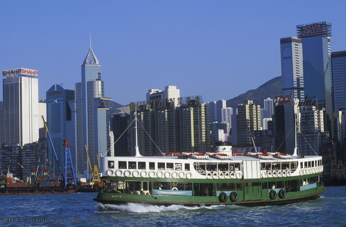香港 海面 上 游船 港 城市风光 高楼大厦 建筑 风景 繁华 繁荣 大海 轮船 摄影图 高清图片 环境家居