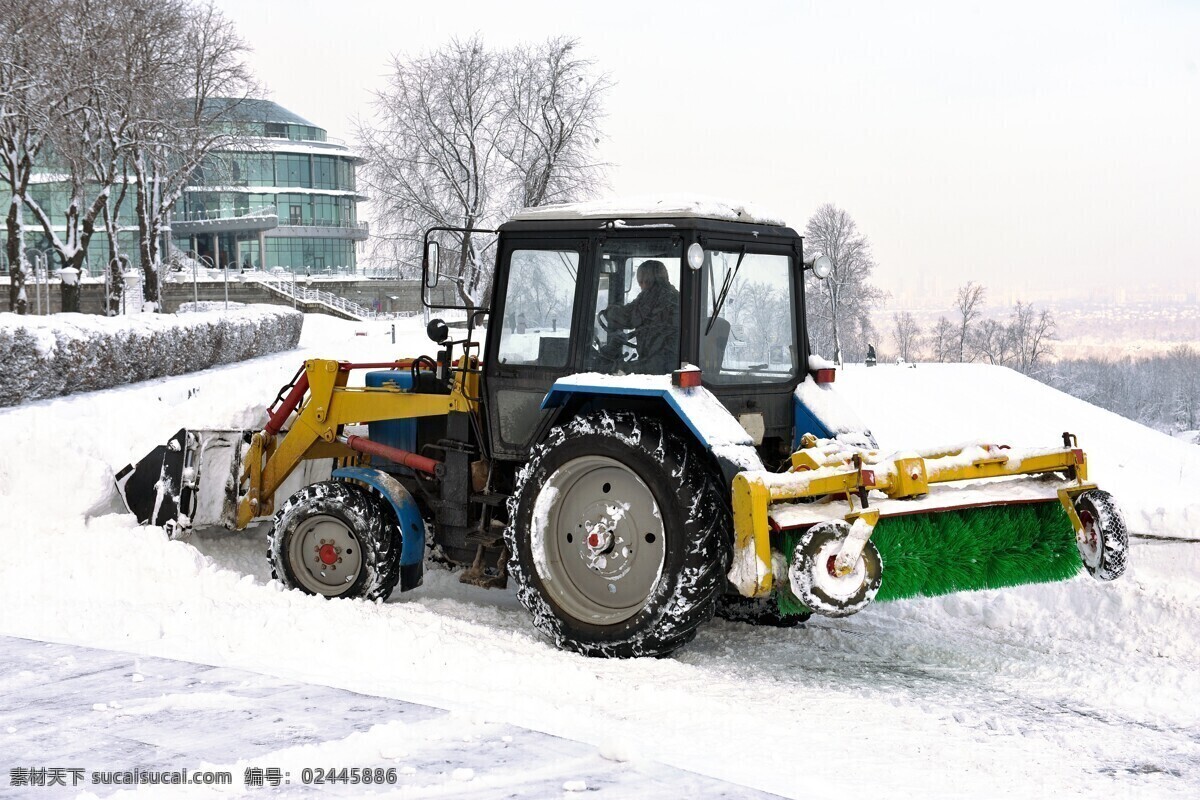 正在 工作 清 雪车 清雪车 交通工具 雪地 楼房 其他类别 生活百科