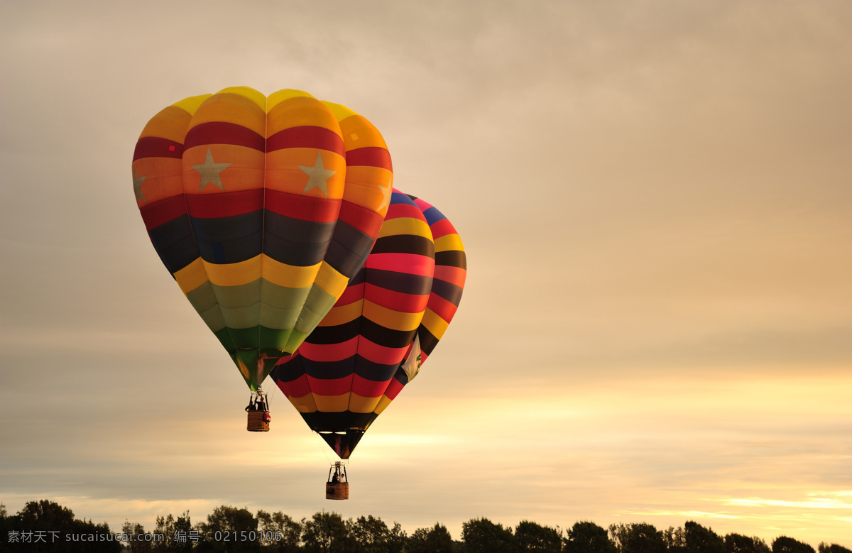 两个 热气球 日落风景 空中热气球 天空 旅行 轻气球 自然风景 其他类别 生活百科 黄色