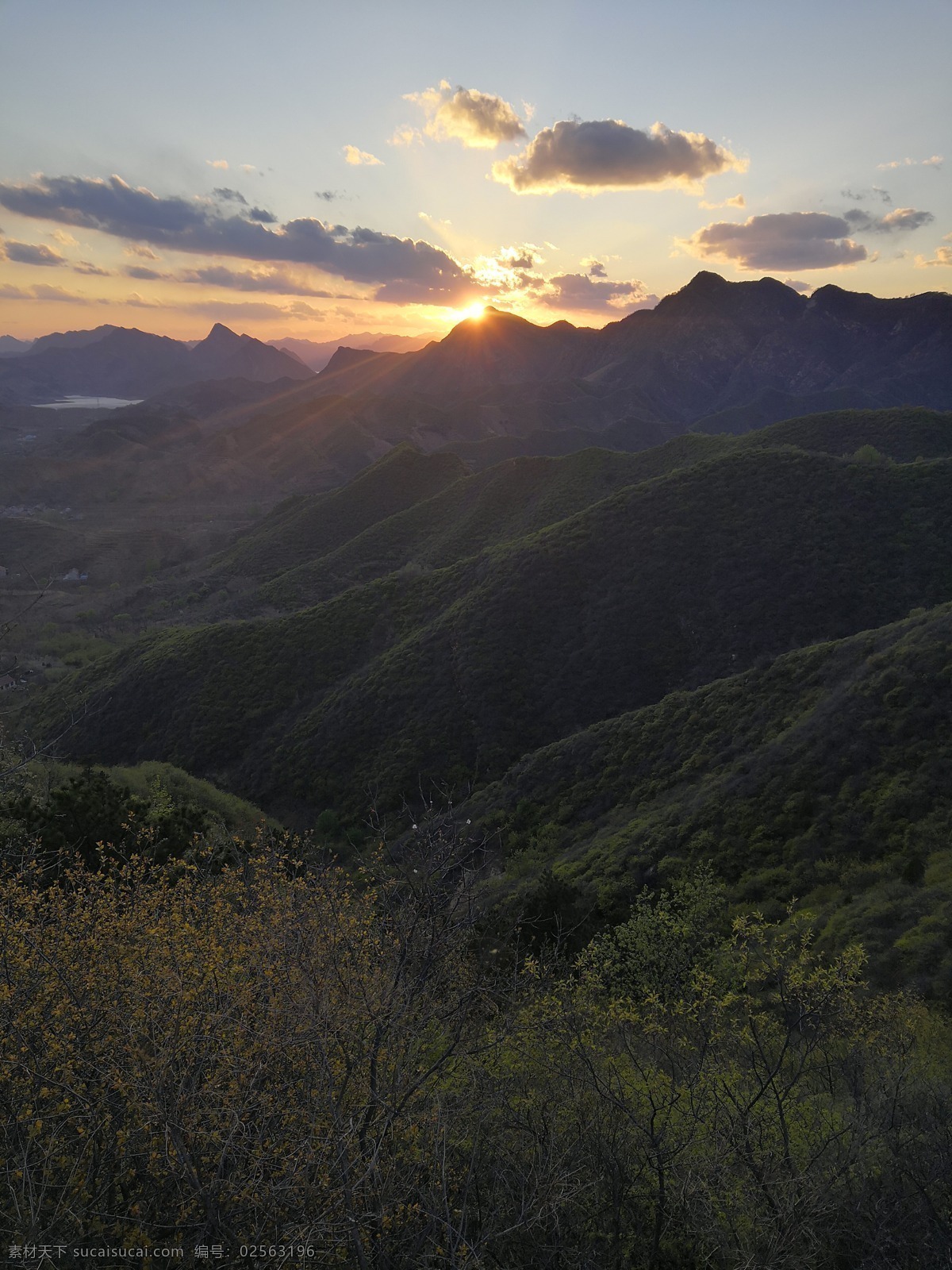 夕阳 山 远山 落日 山脊 余辉 自然景观 山水风景