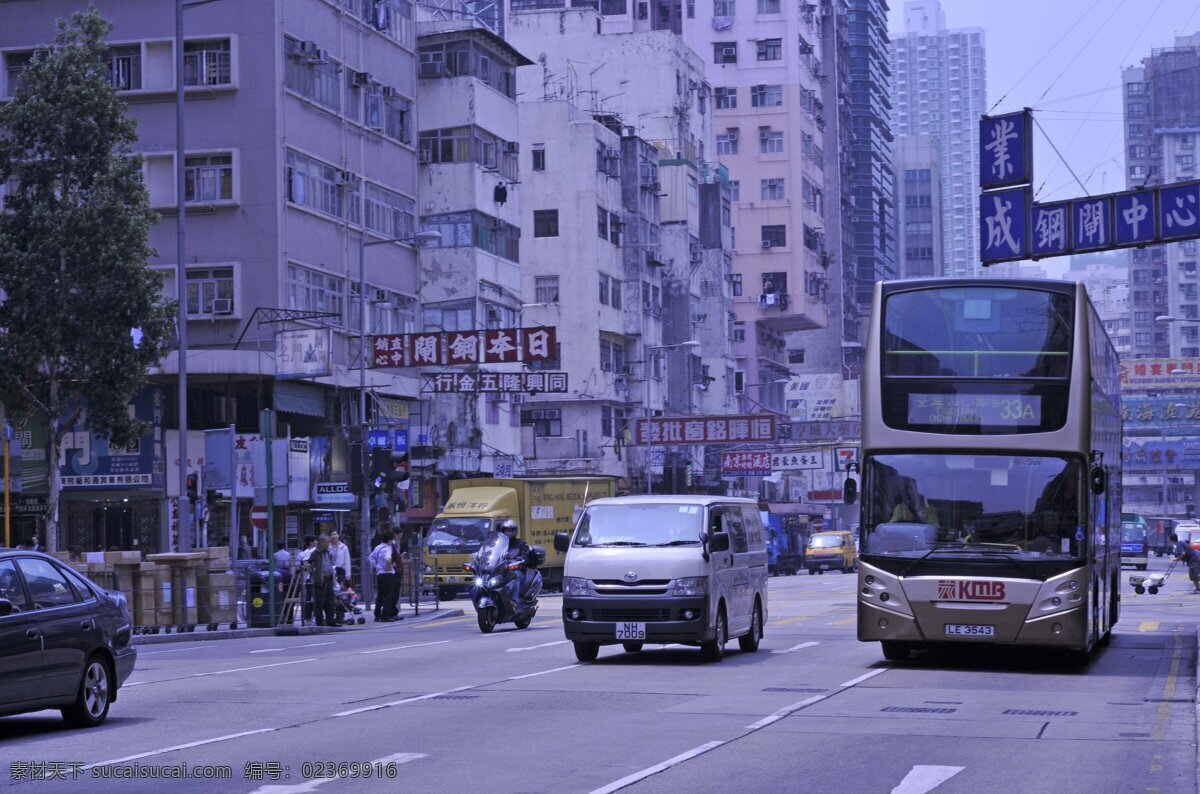 街道 上 汽车 汽车摄影 汽车素材 高档汽车 名车 交通运输 生活百科 汽车广告 汽车图片 现代科技