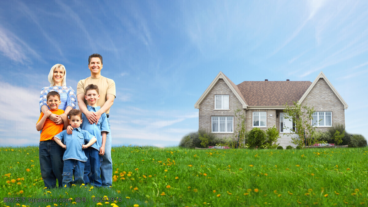 幸福 一家人 房子 生活人物 草坪 蓝天 白云 人物图片