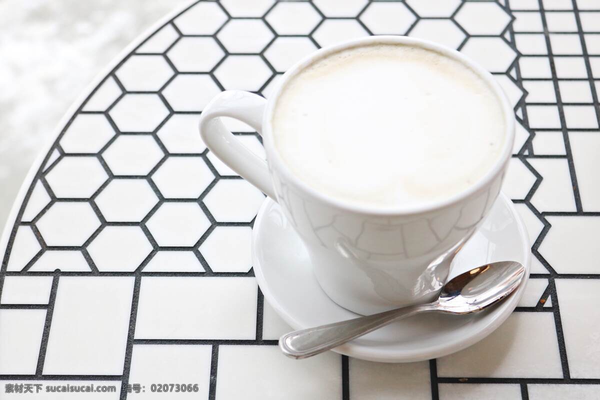 杯子 豆奶 喷溅的牛奶 早餐 营养 食物 创意 广告 背景素材 海报素材 餐饮美食 传统美食 奶茶 水果汁 系列