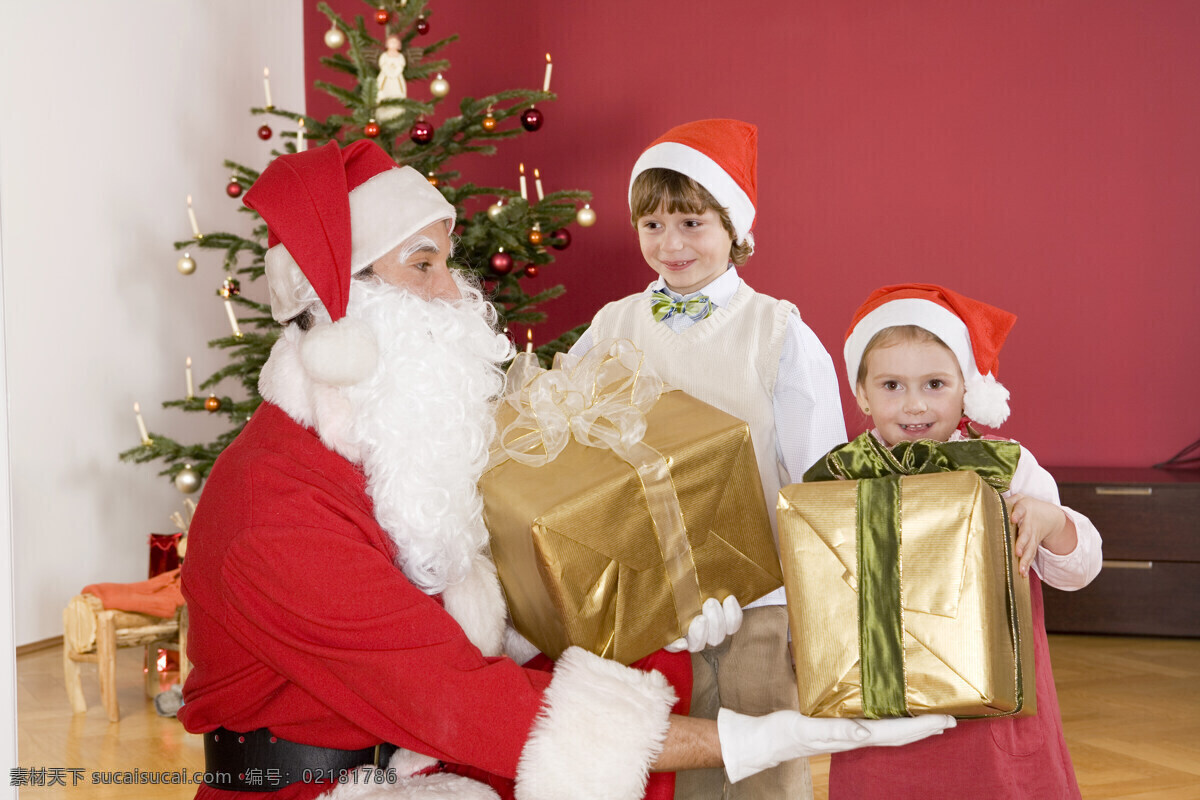 收到 礼物 小孩 节日 圣诞节 圣诞礼物 圣诞树 快乐 开心 人物 圣诞老人 生活人物 人物图片
