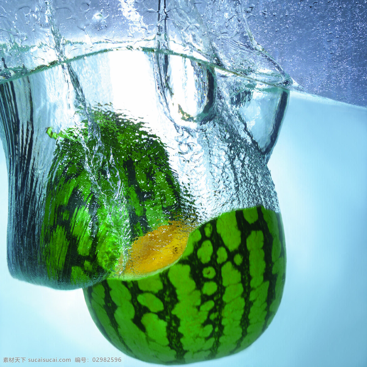 水下的西瓜 设计素材 水果 水波纹 水花四溅 水底 半个西瓜 摄影素材 生物世界