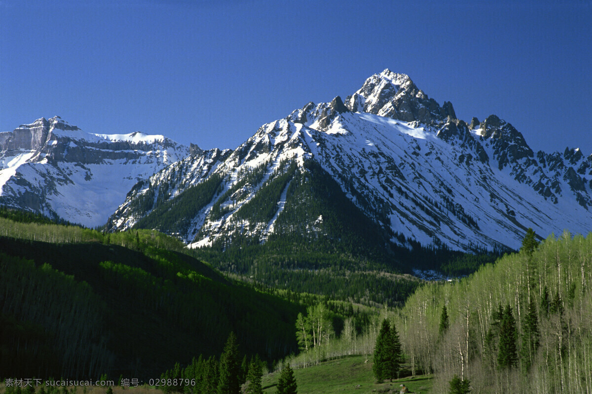 雪山 美丽 风光 山水风景 蓝天 山峰 自然风景 自然风光 景色 美景 风景 摄影图 高清图片 风景图片