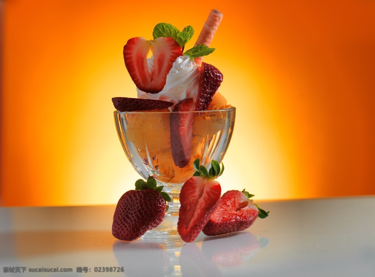 冰淇淋与草莓 草莓 冰淇淋 冰激凌 甜品美食 美味 食物摄影 其他类别 餐饮美食 橙色