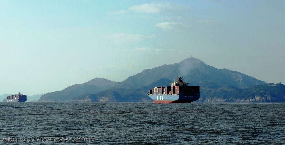 小岛 轮船 集装箱船 大海 山 工业生产 现代科技
