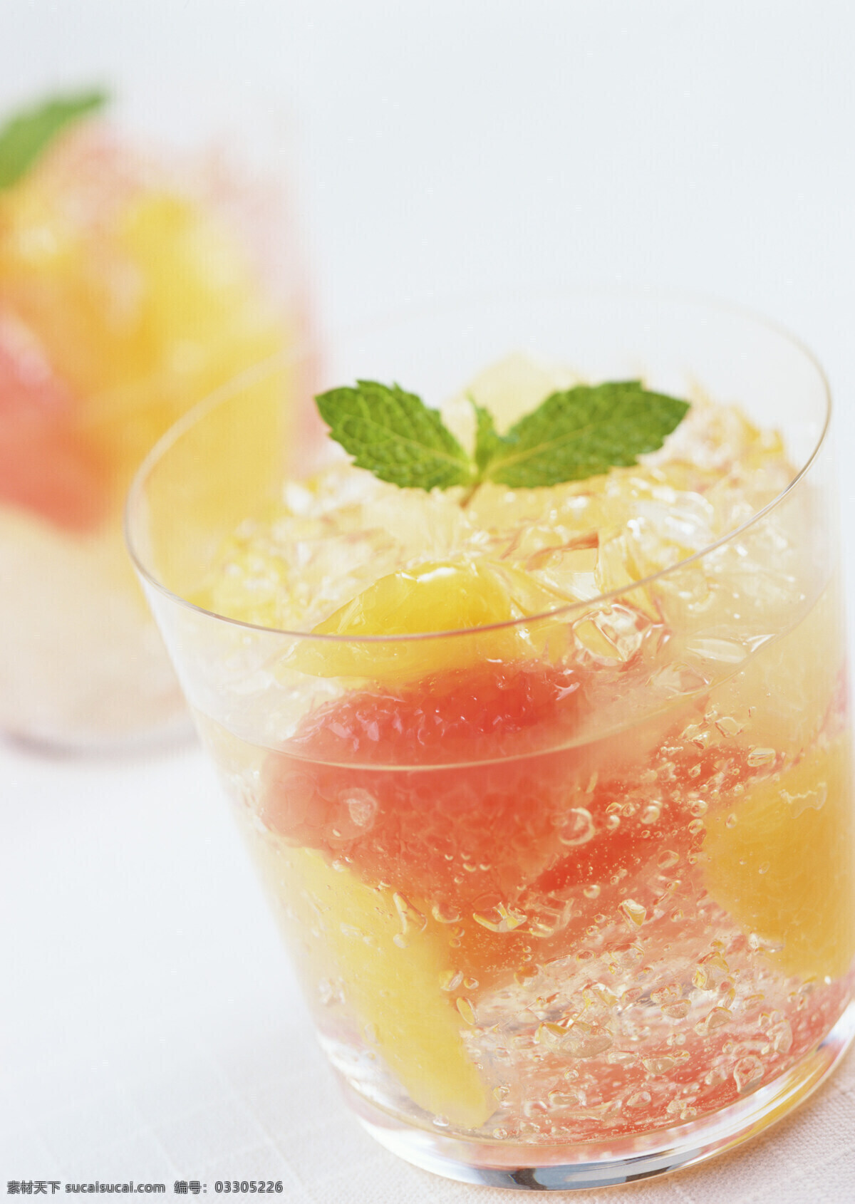 高清图片 水果杯 草莓 饮品 饮料 果汁 橘子 甜点 甜品 餐饮美食