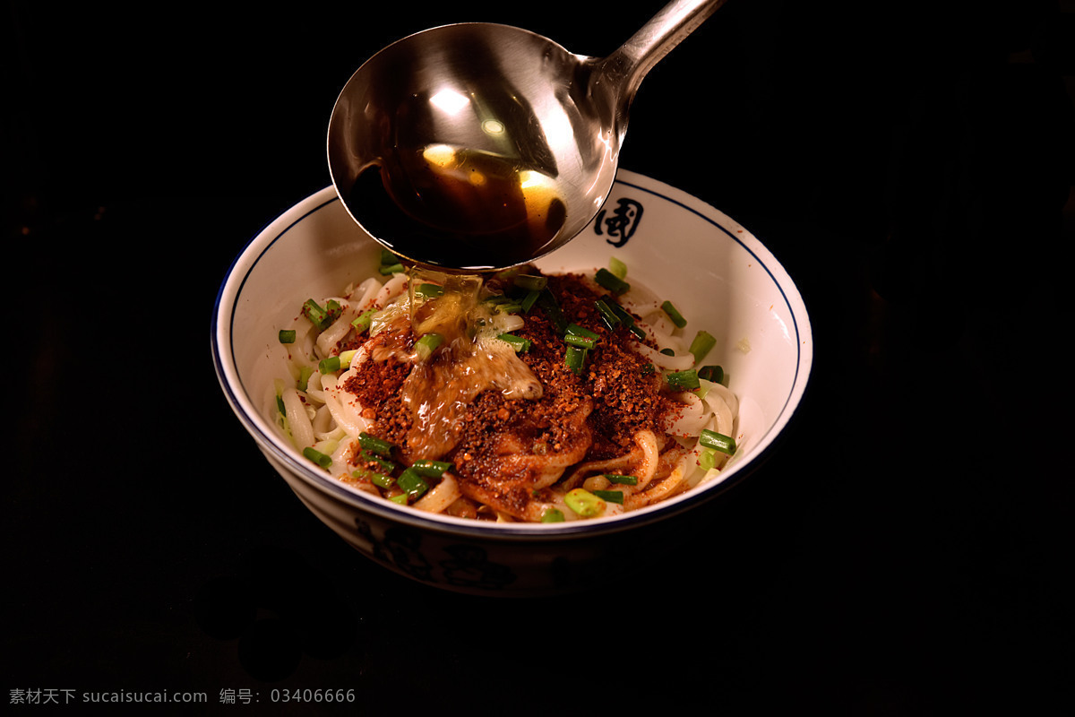 油泼面图片 面条 舌尖上的中国 牛肉面 西安 美食 餐饮美食 传统美食